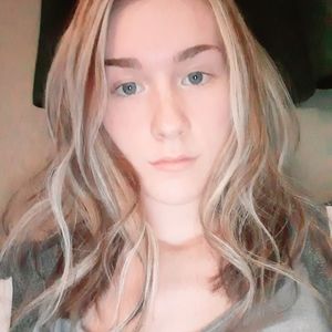 MEET YOUR POSHER!!  Cheyenne Zickgraf.